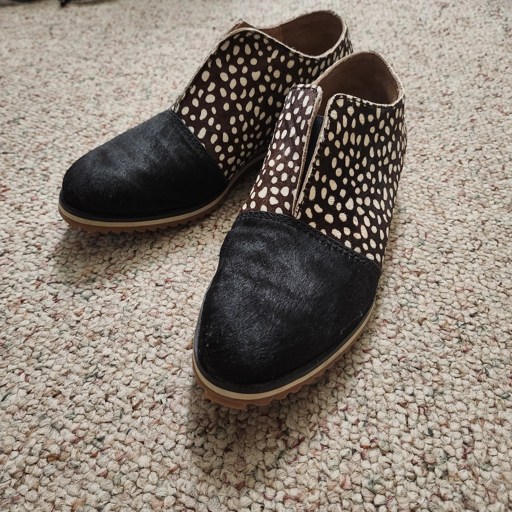 ALL BLACK spotted calf fur shoes - Picture 2 of 6